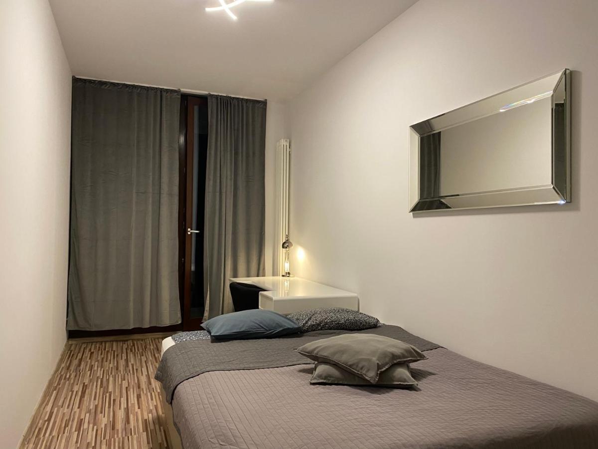 Two Rooms Apartment Triton Park ワルシャワ エクステリア 写真