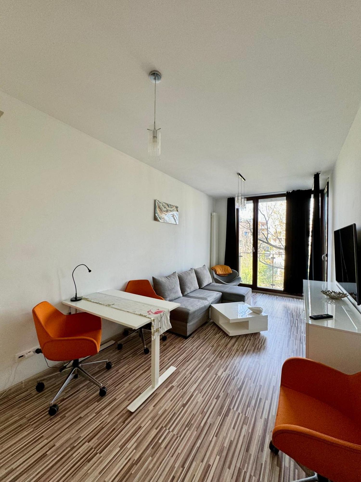 Two Rooms Apartment Triton Park ワルシャワ エクステリア 写真